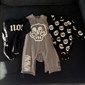 nununu Gray and Black Skull Print Bodysuit
